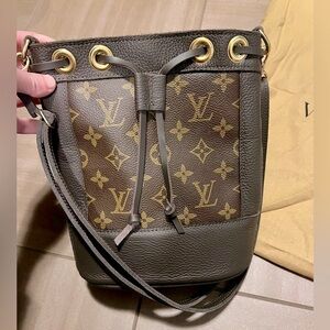 NIB Vintage Boho Bags Louis Vuitton Roadie crossbody bag in chocolate